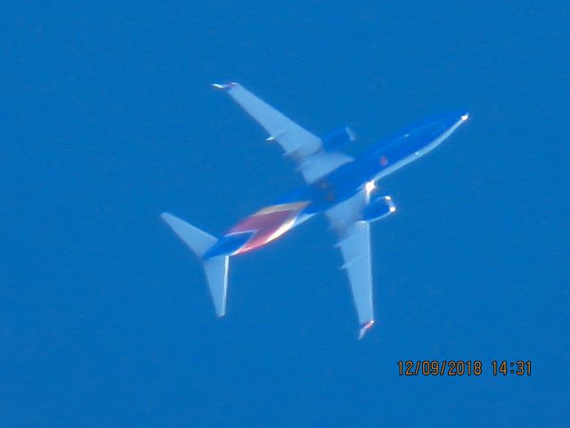 Boeing 737-800 (N8518R)