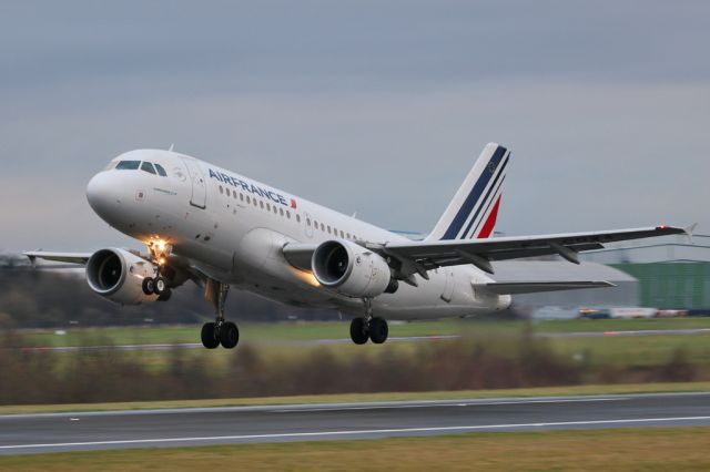 Airbus A319 (F-GRXA) - AFR1669 departing to Paris CDG