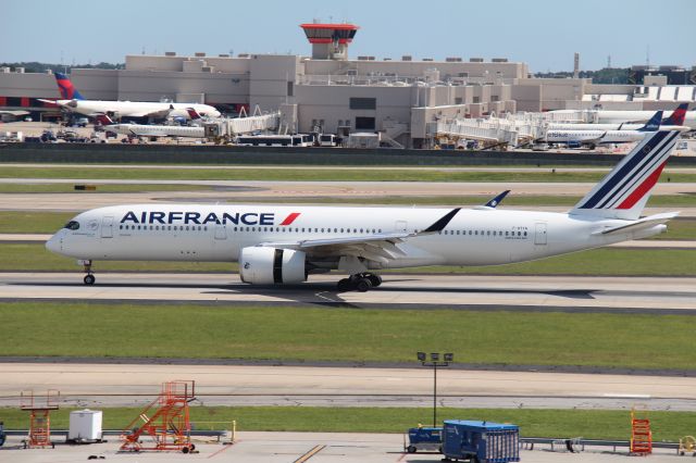 Airbus A350-900 (F-HTYA) - Flight 688 from CDG (May 13th, 2021) 