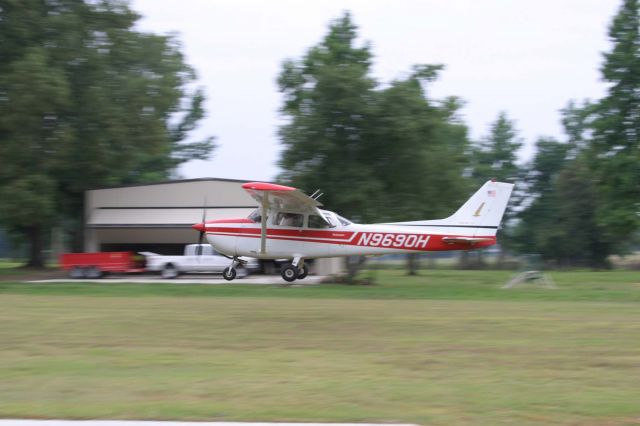 Cessna Skyhawk (N9690H)