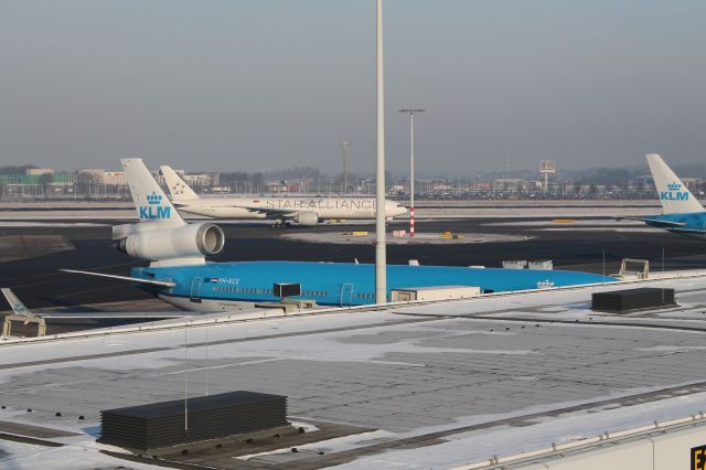 Boeing MD-11 (KLM) - Schiphol Plaza 25-1-2013