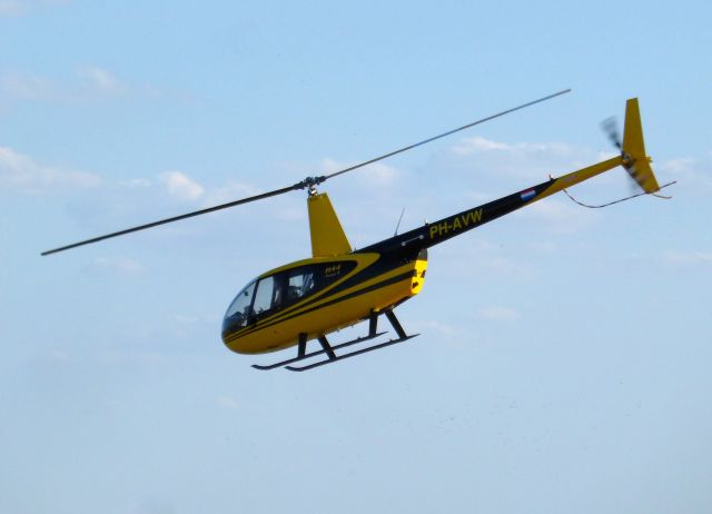 Robinson R-44 (PH-AVW)
