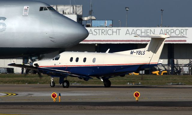 Pilatus PC-12 (M-YBLS) - BRUNO L. SCHROEDER