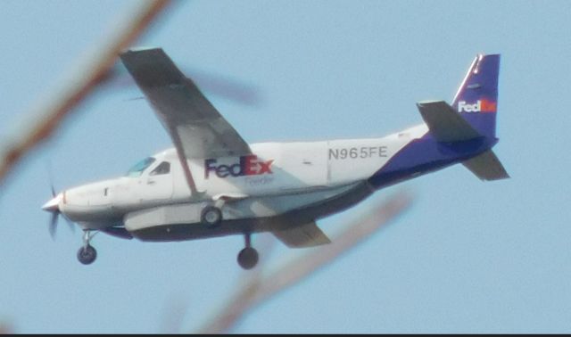 Cessna Caravan (N965FE) - Empire 8669 over Corvallis, Oregon on approach to CVO morning of 9th August 2018.