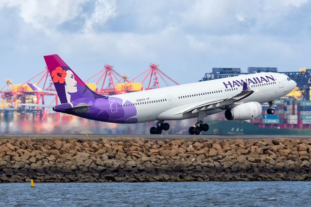 Airbus A330-200 (N380HA) - HA452/HAL452 to HNL Honolulu, R16R SYD/YSSY 19/11/2017