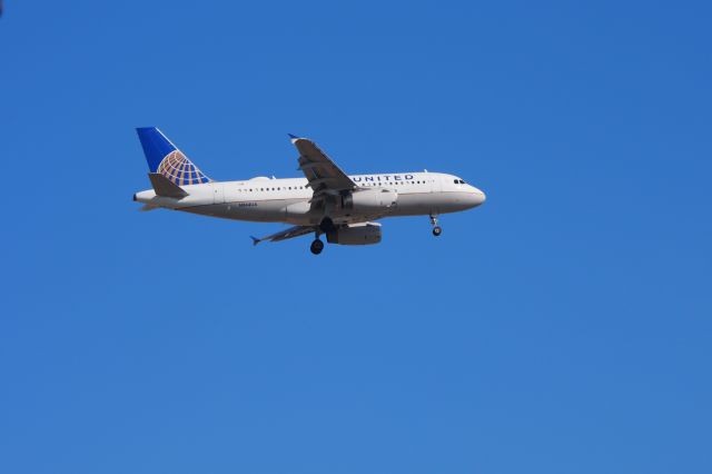 Airbus A320 (N844UA)