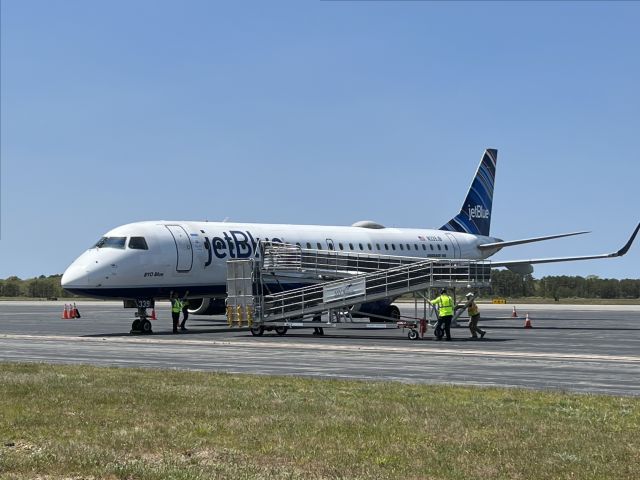 Embraer ERJ-190 (N339JB)