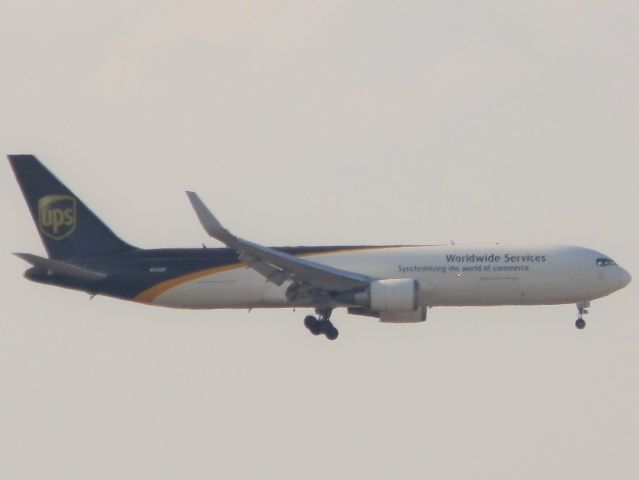 BOEING 767-300 (N359UP)