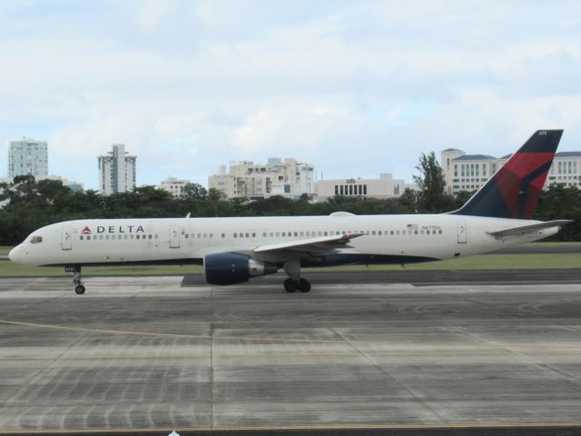 Boeing 757-200 (N675DL)