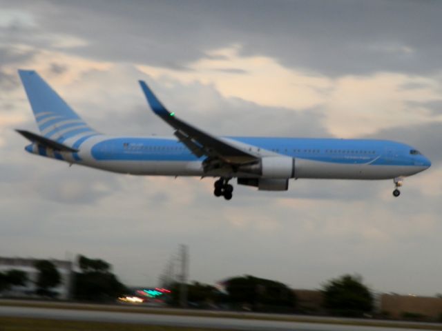 BOEING 767-300 (PH-AHQ)