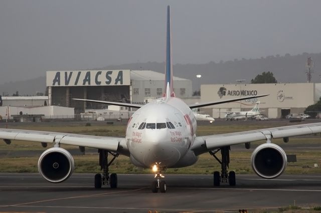 Airbus A330-300 (PT-MVN)