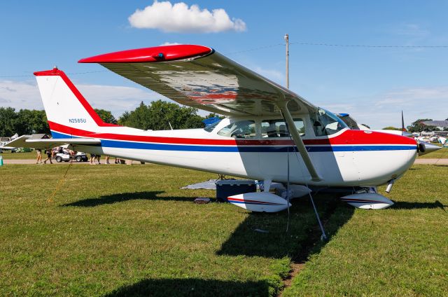 Cessna Skyhawk (N2585U)