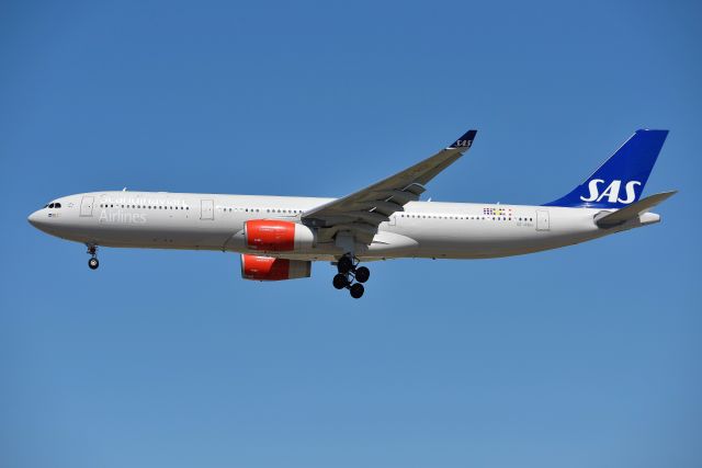 Airbus A330-300 (SE-REH) - 09-04-20 28-C