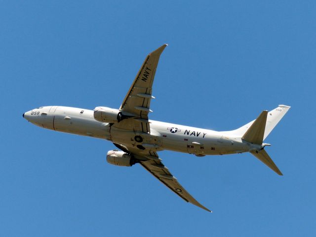 Boeing 737-800 (16-8858)