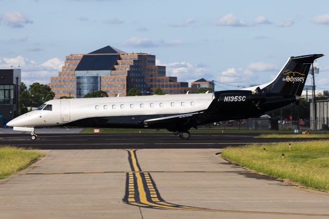 Embraer ERJ-135 (N135SC)