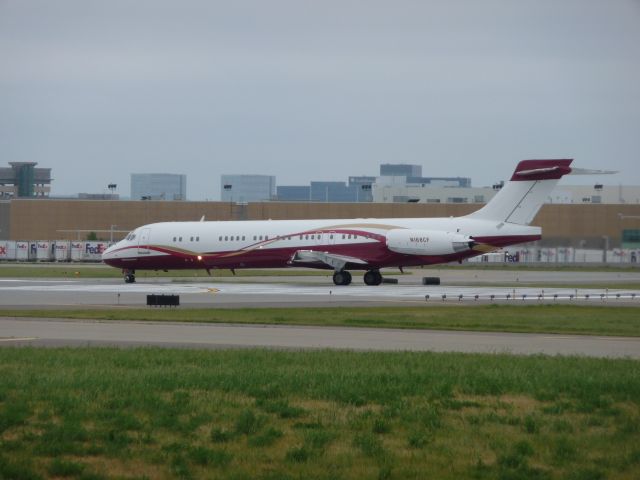 Douglas DC-9-10 (N168CF) - Sunrider Corporation DC-9 taxiing for departure on 12R at KMSP.  June 07, 2009.