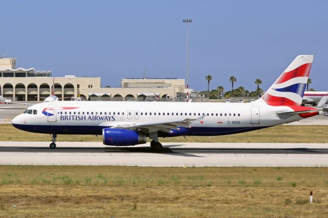 Airbus A320 (G-MIDS) - Landing