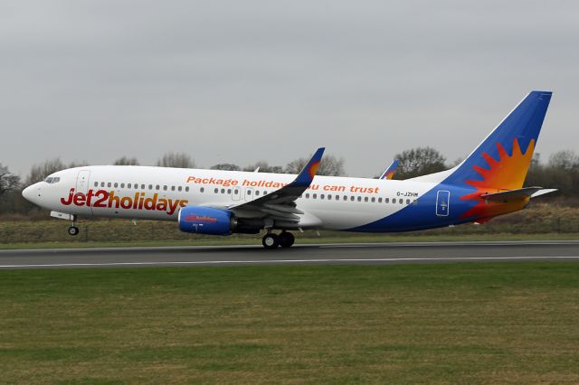 Boeing 737-800 (G-JZHM) - EXS835 departing to Grenoble.