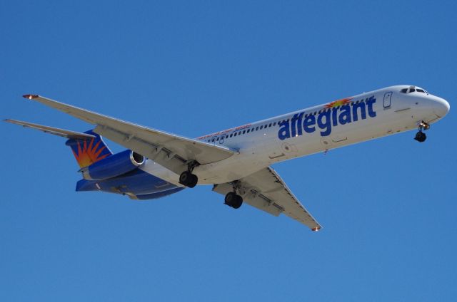 McDonnell Douglas MD-82 (N427NV)