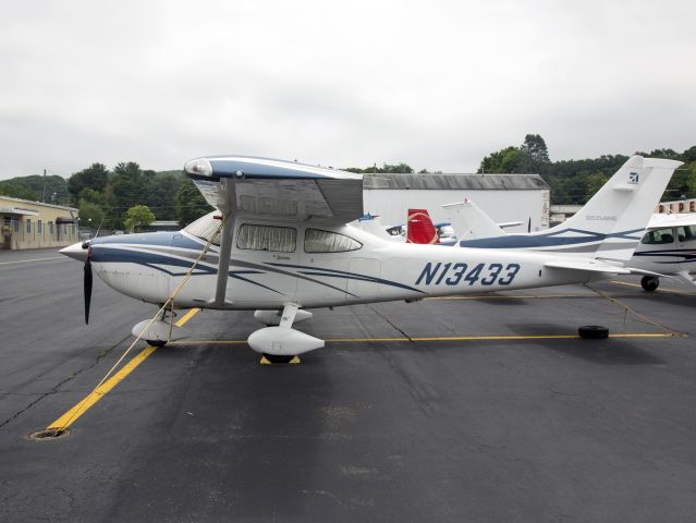 Cessna Skylane (N13433) - The Skylane is a great personal travel aircraft.