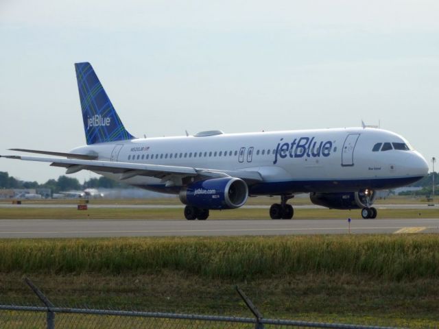 Airbus A320 (N520JB)
