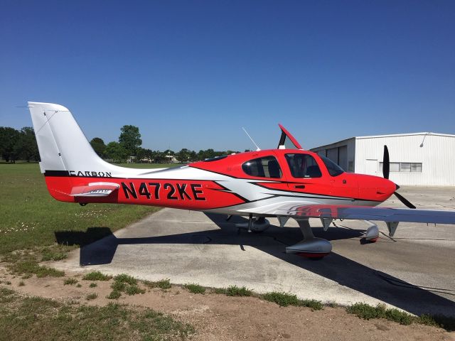 Cirrus SR-22 (N472KE) - Parked