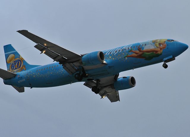 BOEING 737-400 (N791AS) - Landing at the LAX.