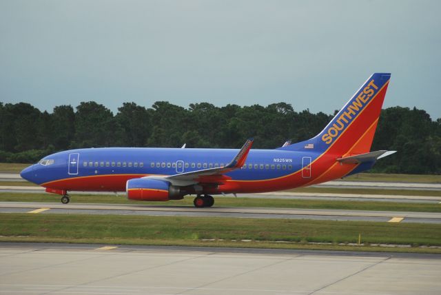 Boeing 737-700 (N925WN) - Just waiting for my flight home