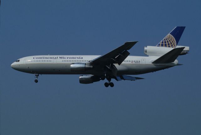 McDonnell Douglas DC-10 (N68044) - Final Approach to Narita Intl Airport Rwy34L on 1995/07/31