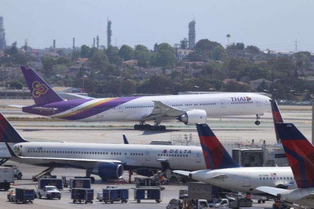 BOEING 777-300ER (HS-TKM)