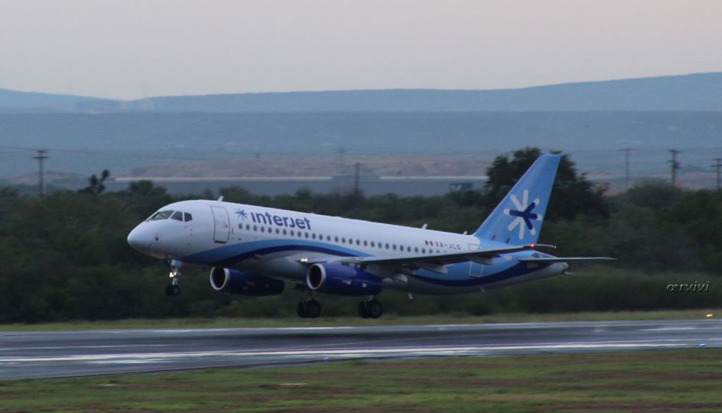 Sukhoi Superjet 100 (XA-JLG)