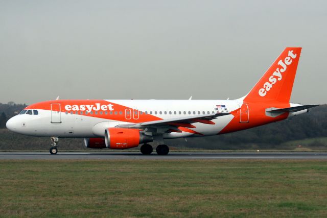 Airbus A319 (OE-LQL) - Departing rwy 26 on 18-Jan-19 operating flight EZY2011 to LFRS.