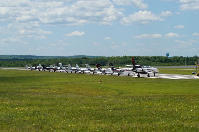 — — - Stopped in at KMPO. Pocono 400 was running.  Rwy 23/5-closed