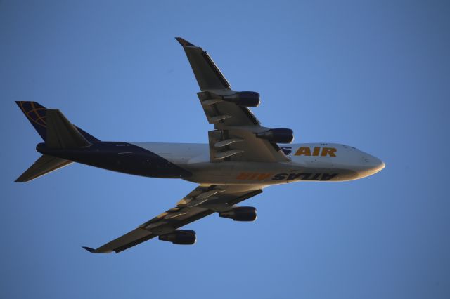 Boeing 747-400 (N416MC)