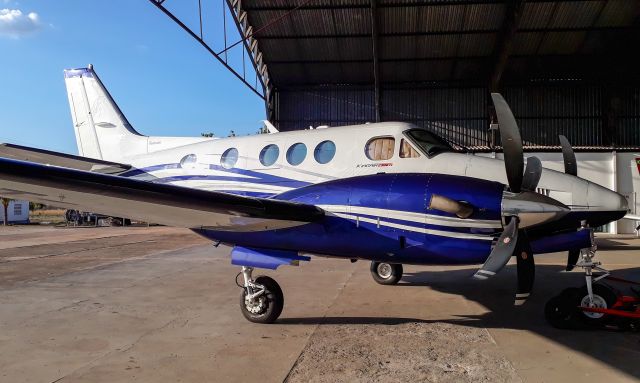 Beechcraft King Air 90 (PT-FJR) - PT-FJR - Beech C90GTi King Air br /Aeroporto / DOMINGOS REGOICAO: SNDR / Privado 