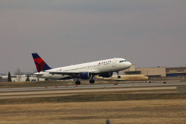 Airbus A320 (N350NA) - 032616 A320-212 touching down on Rwy 12R