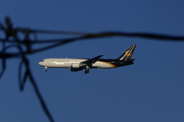 BOEING 767-300 (N368UP)