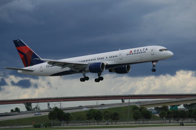 Boeing 757-200 (N631DL)