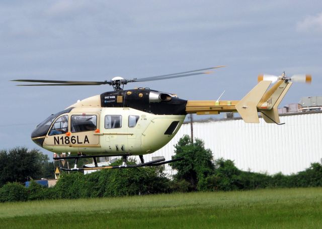 KAWASAKI EC-145 (N186LA) - Factory paint?
