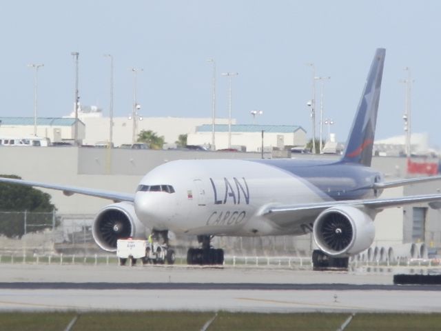 BOEING 777-200LR (N776LA)