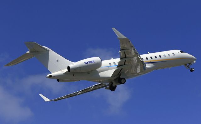 Bombardier Global Express (N330KC)
