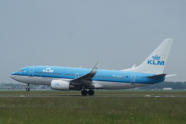 Boeing 737-700 (PH-BGM) - KLM B737-7K2 cn39255 Take Off RWY36L 22-5-2018