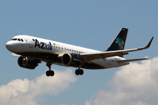 Airbus A320 (PR-YRK)