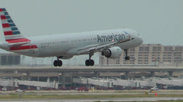 Airbus A321 (N195UW)