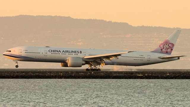 BOEING 777-300ER (B-18002)