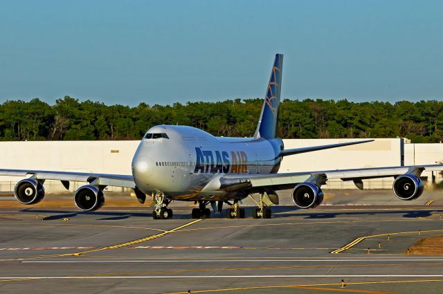 Boeing 747-200 (N465MC)