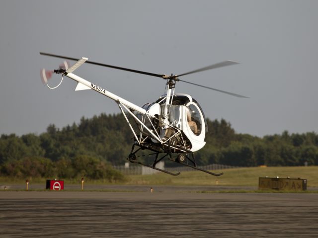 SCHWEIZER 269 (N20974) - Precision flying!