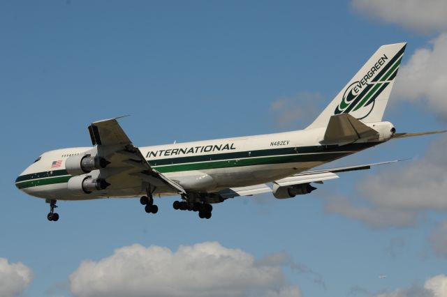 Boeing 747-200 (N482EV)