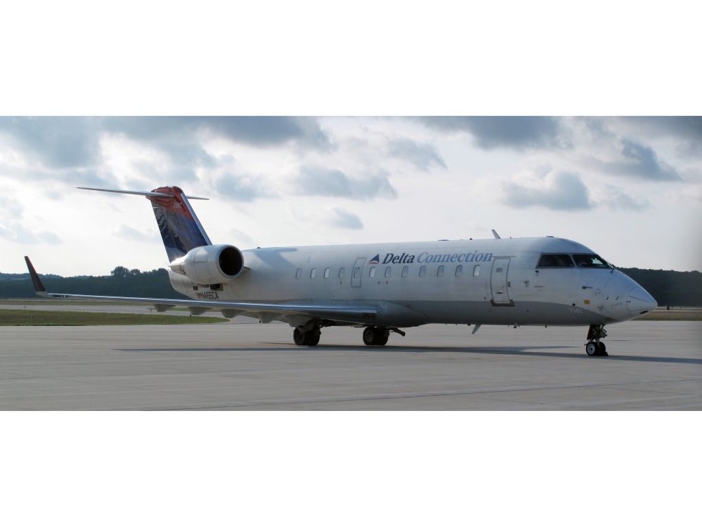 Canadair Regional Jet CRJ-100 (N455CA)