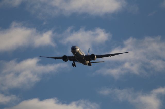 BOEING 777-200LR (B-2026)